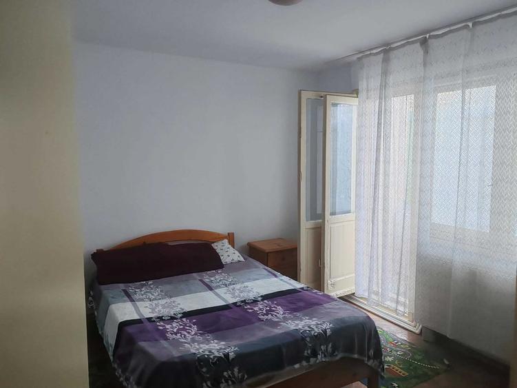 Apartament cu 2 camere semidecomandat în Podu Roș