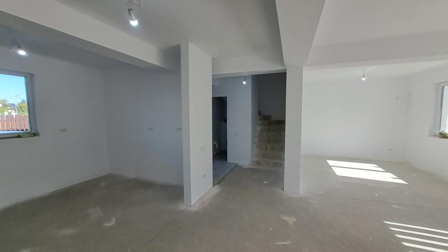 Casă cu 6 camere cu Canalizare în Andronache