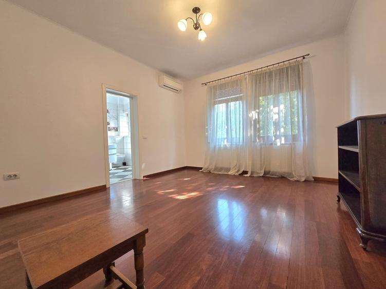 Apartament cu 5 camere în Aviatorilor