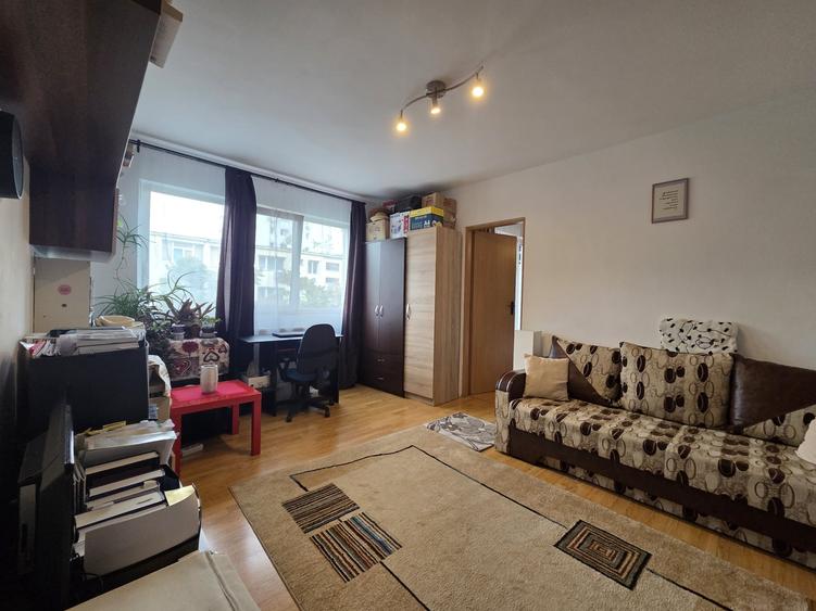 Apartament cu 2 camere nedecomandat, mobilat în Mircea cel Bătrân