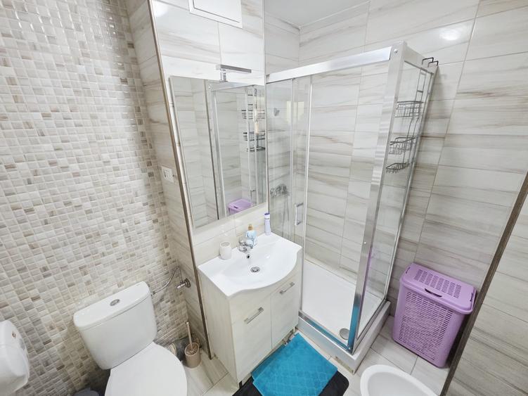 Apartament cu 2 camere decomandat în Micro 17