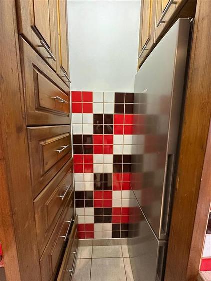 Apartament cu 4 camere decomandat în Podu Roș