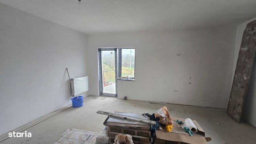 Casă cu 3 camere decomandat în Miroslava