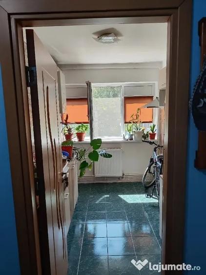 Apartament cu 2 camere semidecomandat în Marna