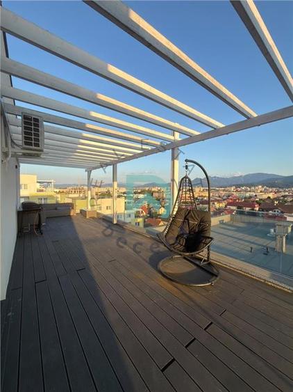 Apartament cu 3 camere decomandat în Tractorul