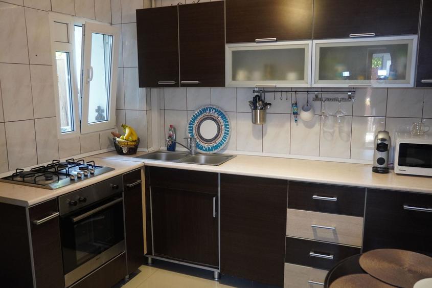 Casă individuală cu 7 camere cu Canalizare în Grozăvești