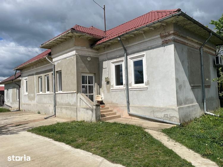 Casă cu 5 camere decomandat cu Teren 400 Mp în Bănești