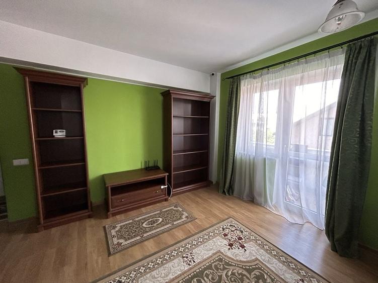 Apartament cu 3 camere decomandat, mobilat în Exterior Vest