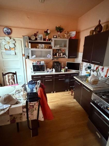 Casă individuală cu 5 camere cu Canalizare în Ultracentral