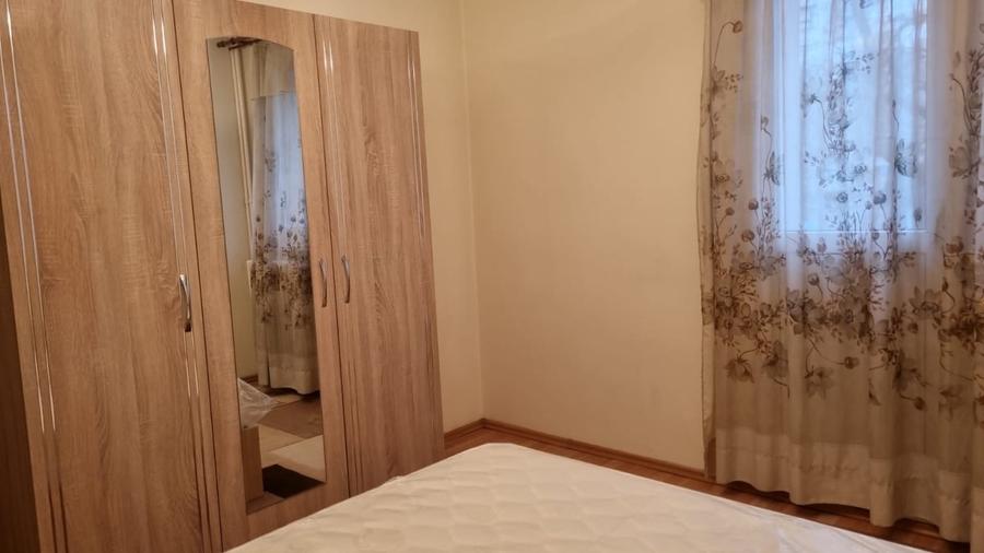Apartament cu 3 camere decomandat în Titan
