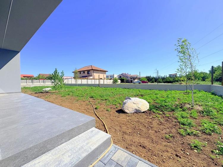 Duplex cu 5 camere cu Canalizare în Dumbrăvița