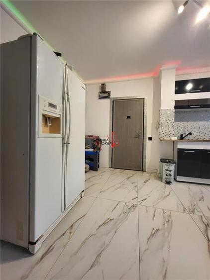 Apartament cu 3 camere decomandat în Titan