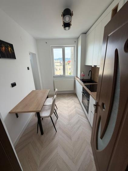 Apartament cu 3 camere decomandat, mobilat în Ultracentral