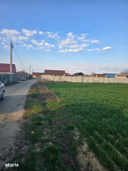 Teren de 3200 mp, în Lazuri