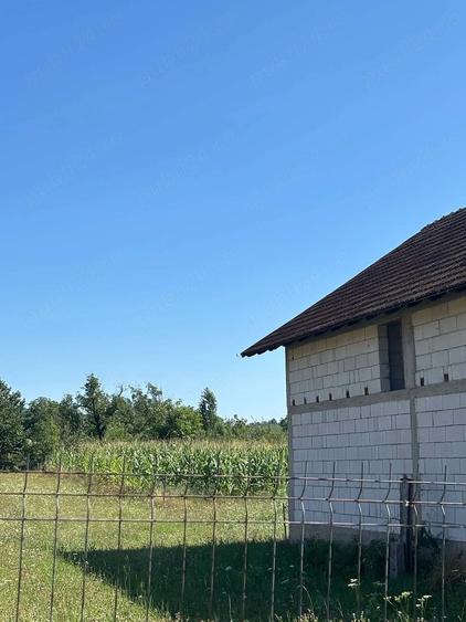 Casă cu Teren 1400 Mp în Brădet