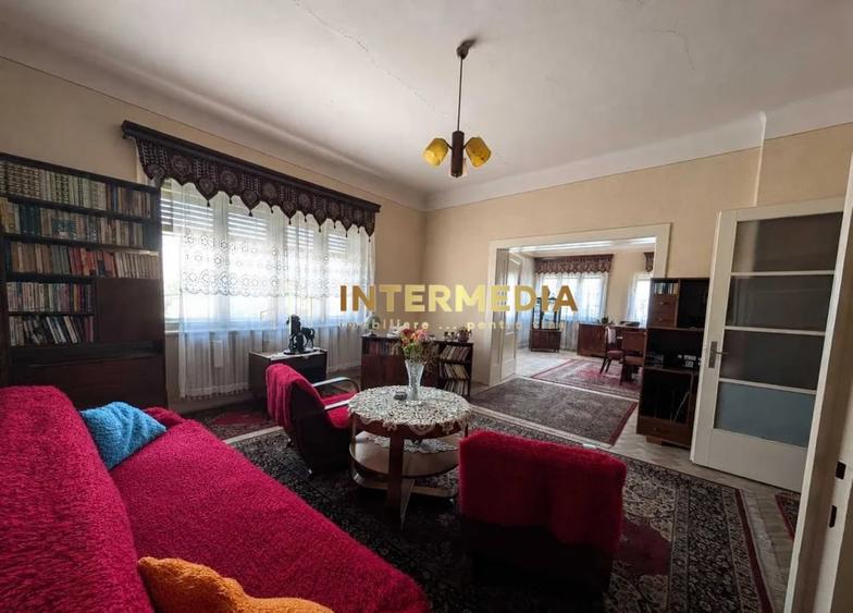 Apartament cu 3 camere decomandat, mobilat în Central
