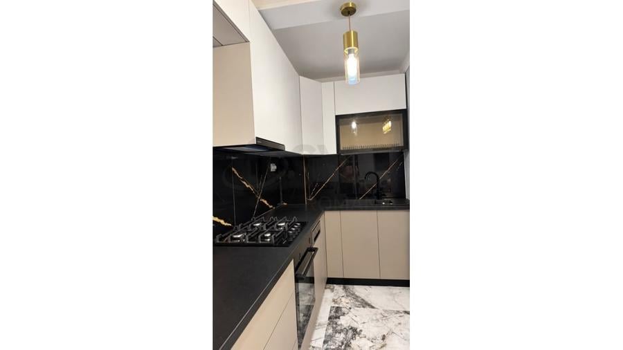 Apartament cu 3 camere decomandat, mobilat în Decebal