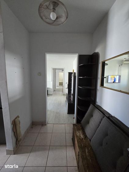 Apartament cu 4 camere semidecomandat în Central