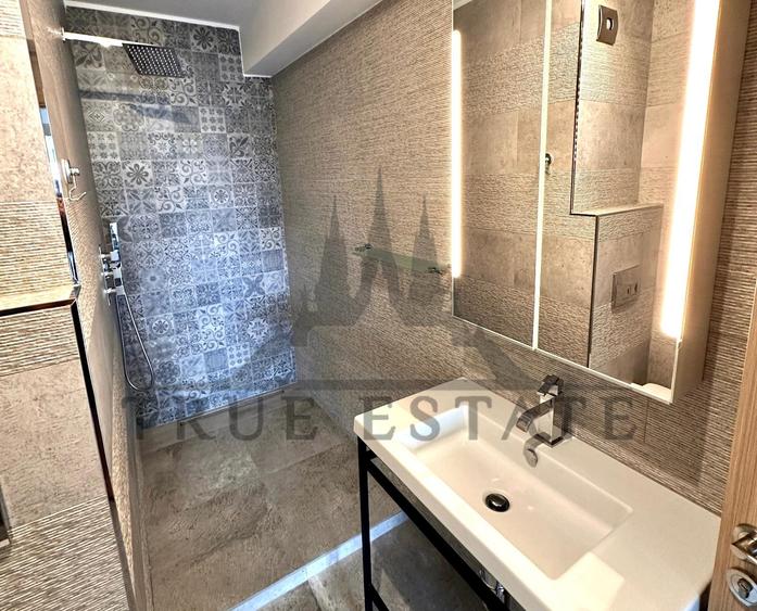 Penthouse cu 3 camere decomandat, mobilat în Matei Voievod