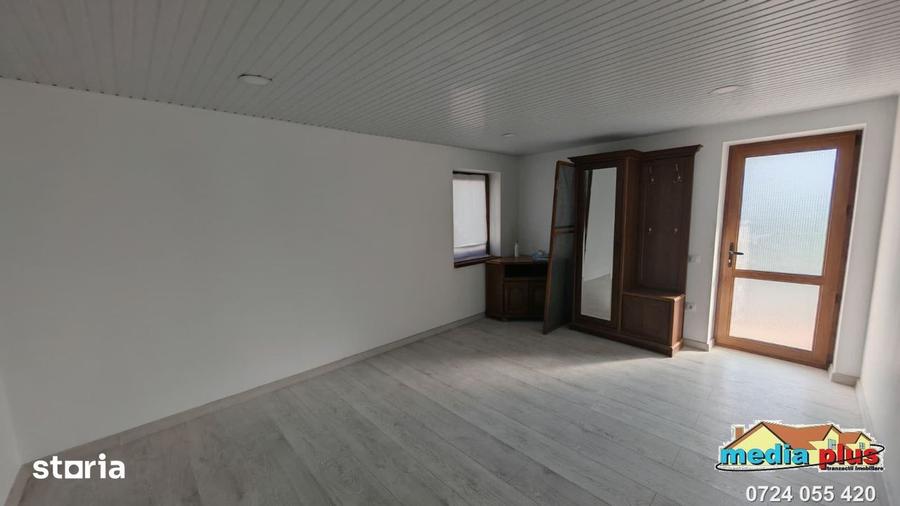 Casă cu 5 camere cu Teren 700 Mp în Piața Centrală