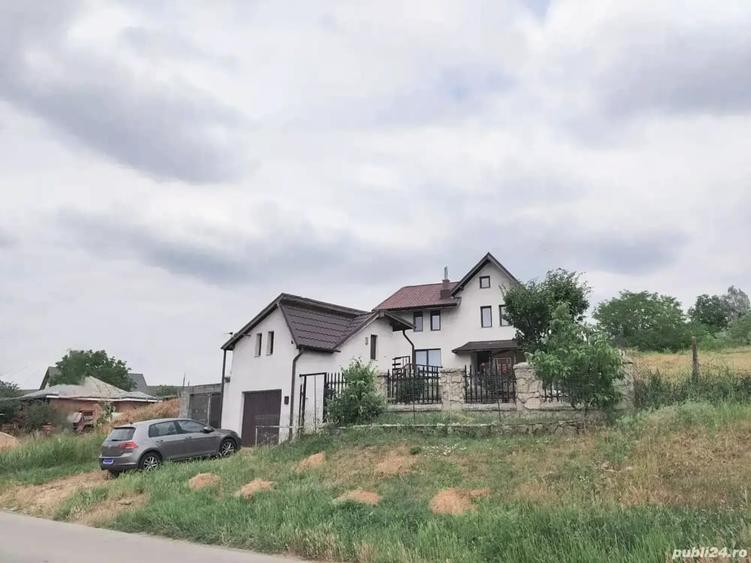 Casă cu 4 camere cu Teren 500 Mp în Bogonos