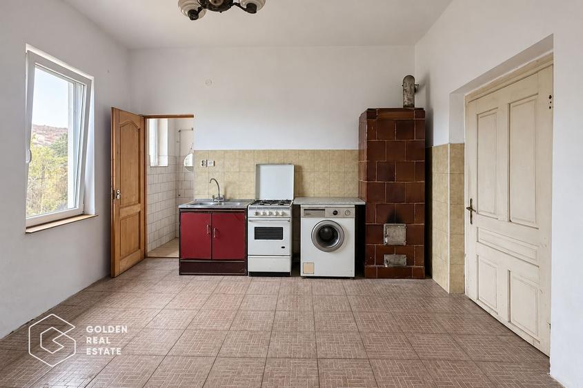 Casă individuală cu 4 camere cu Teren 1555 Mp în Central