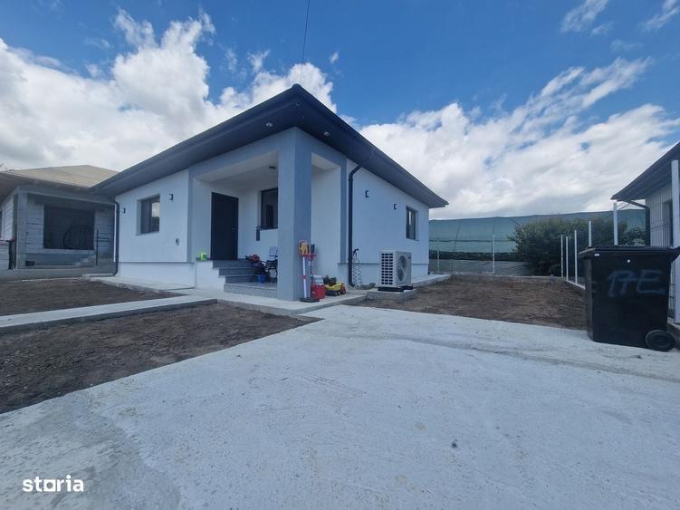 Casă cu 3 camere în Lumina