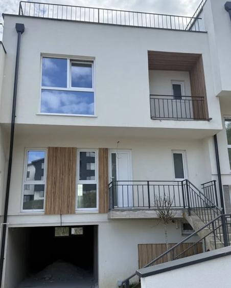 Casă înșiruită nouă, garaj, terasă circulabilă – zona Teilor, Florești - 1