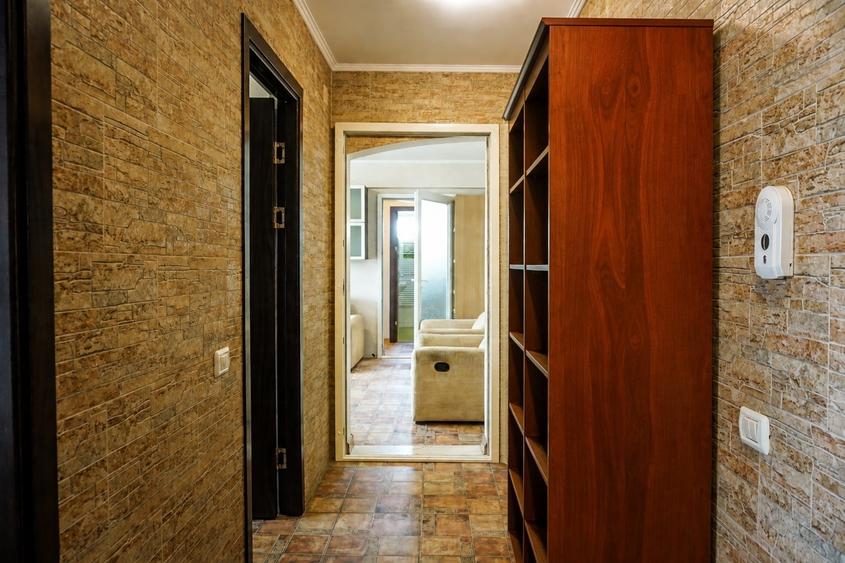 Apartament cu 3 camere decomandat, mobilat în Central