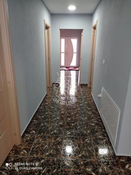Casă individuală cu 5 camere cu Canalizare în Nord-Vest