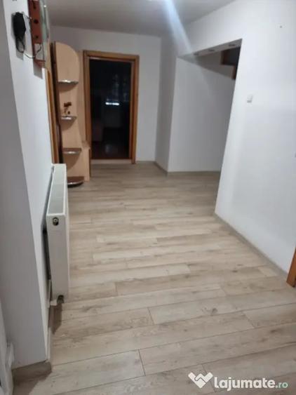 Casă cu 4 camere cu Teren 1724 Mp în Iaslovăț