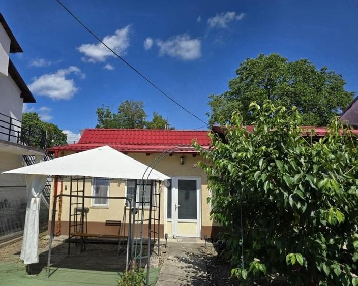 Casă individuală cu 3 camere cu Canalizare în Central