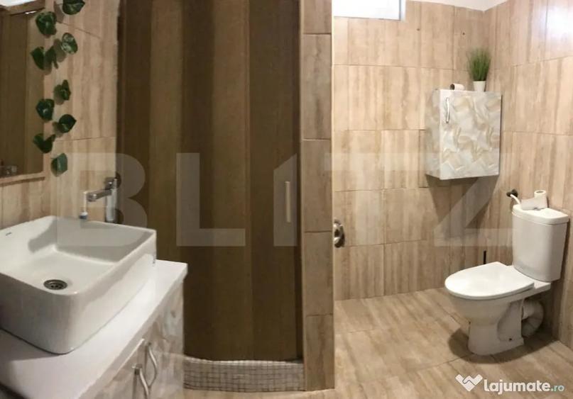 Casă cu 7 camere cu Teren 400 Mp în Central