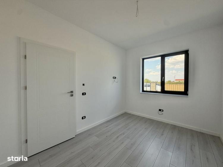 Casă cu 4 camere în Giroc