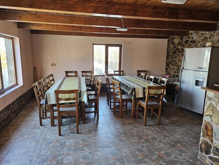 Casă individuală cu 6 camere cu Canalizare în Brădet