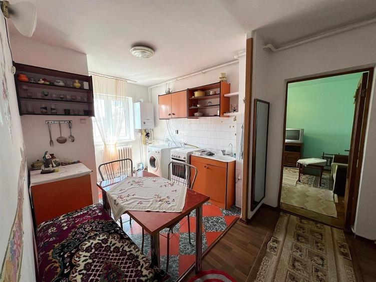 Apartament cu 2 camere decomandat, mobilat în Central