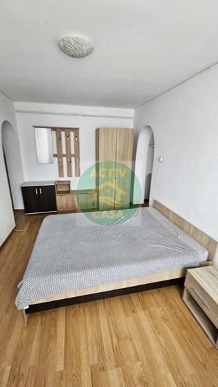 Garsonieră decomandată în Est