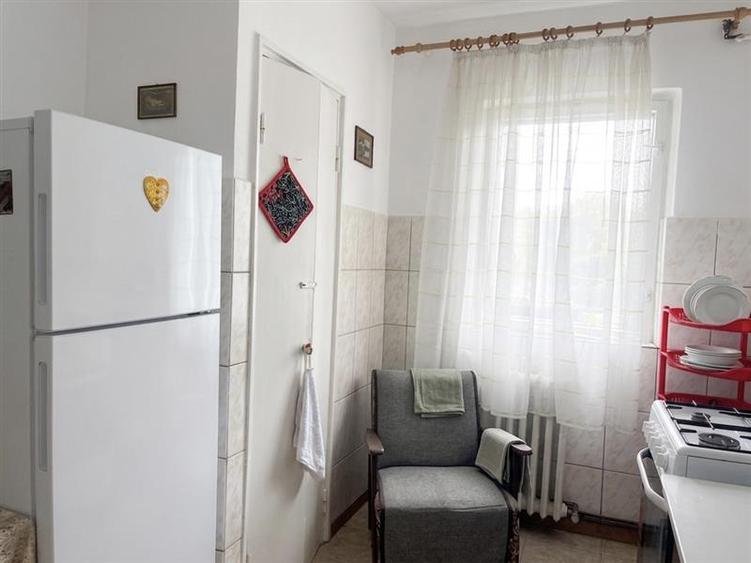 Apartament cu 3 camere decomandat, mobilat în Aeroport