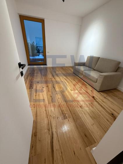 Apartament cu 3 camere semidecomandat în Domenii