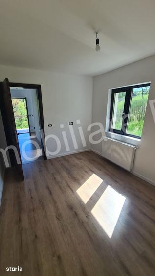 Casă cu 4 camere cu Teren 2435 Mp în Arefu