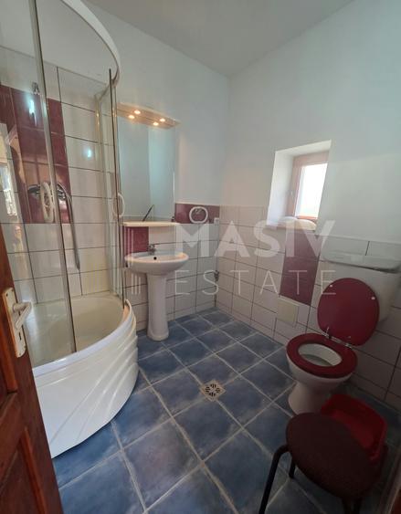 Casă individuală cu 3 camere cu Canalizare în Central