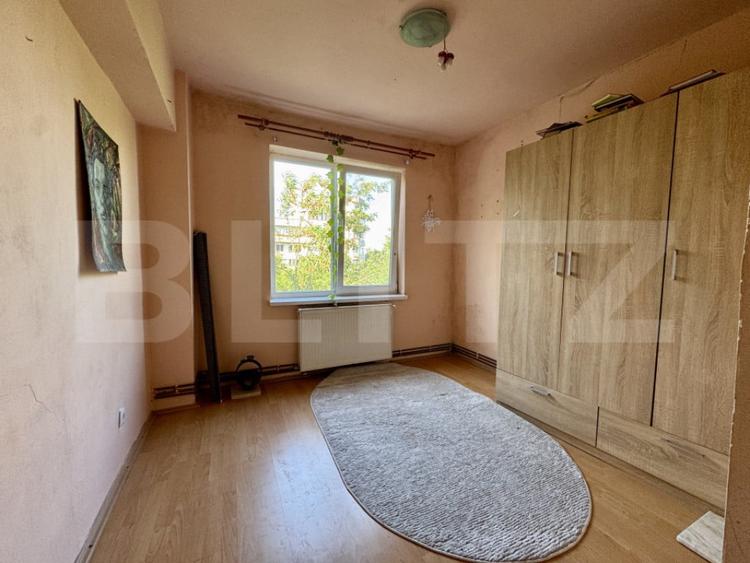 Apartament cu 4 camere decomandat în Tudor