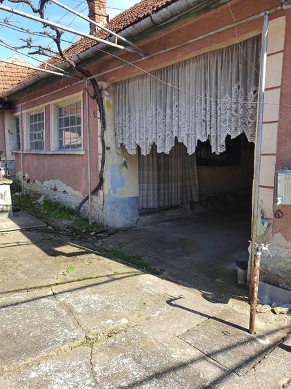 Casă cu 3 camere în Petrani