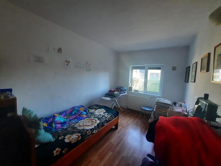 Casă individuală cu 4 camere cu Canalizare în Gara Veche