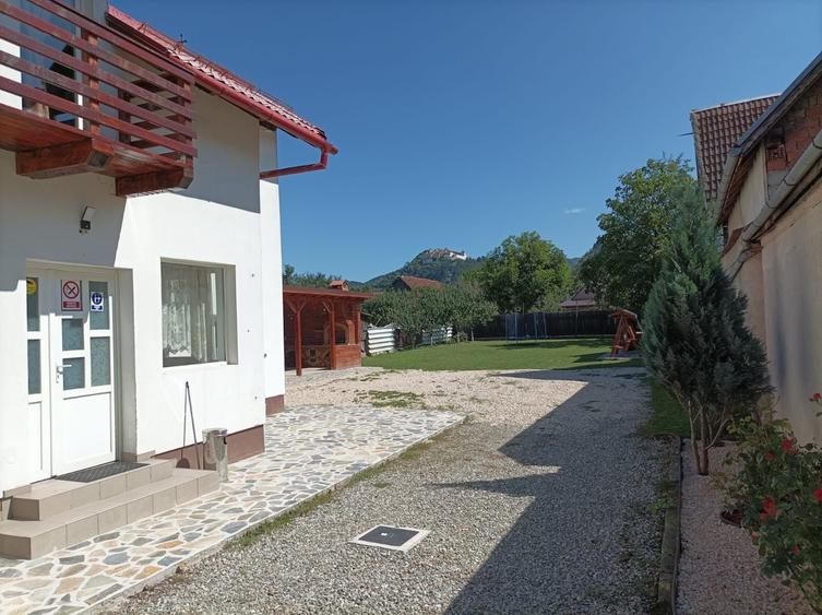 Casă cu 4 camere în Central