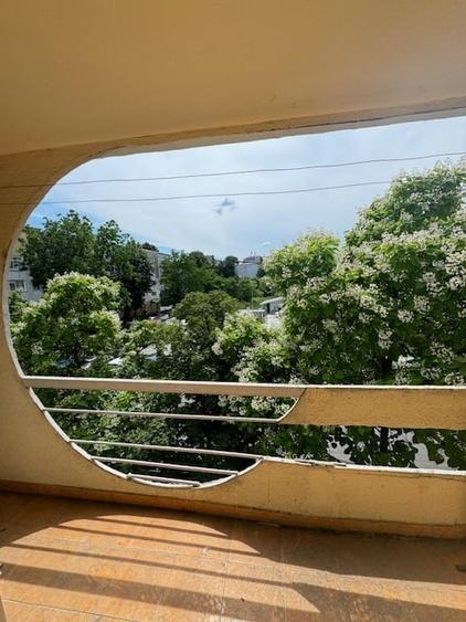 Apartament cu 3 camere decomandat, mobilat în Mioriței
