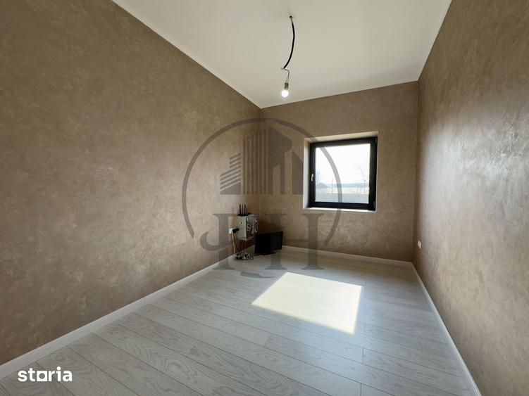 Casă cu 4 camere cu Teren 2561 Mp în Cobadin