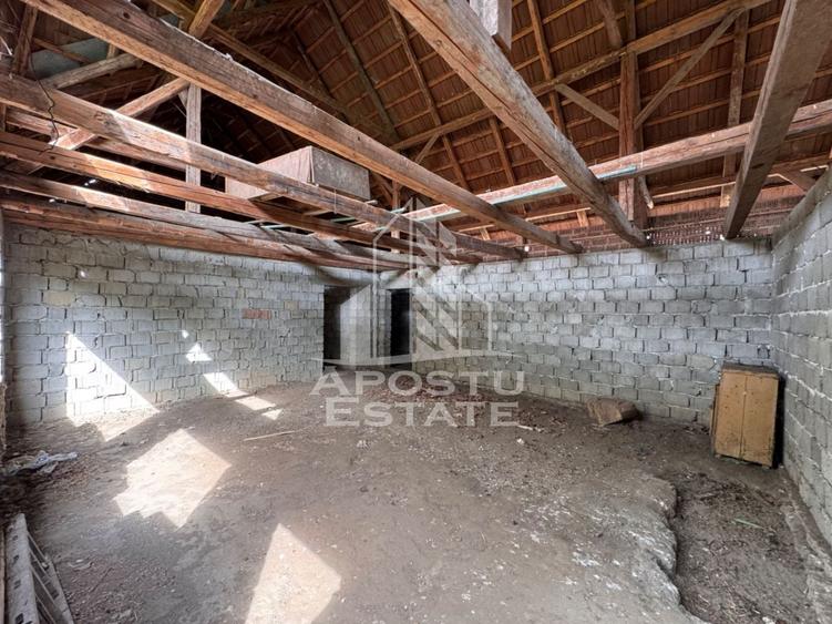 Casă individuală cu 15 camere cu Canalizare în Pesac