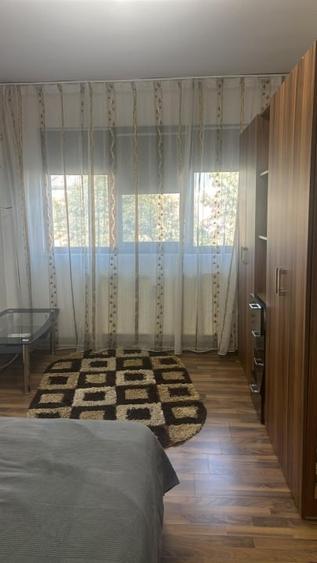 Casă individuală cu 6 camere cu Canalizare în Cârcea