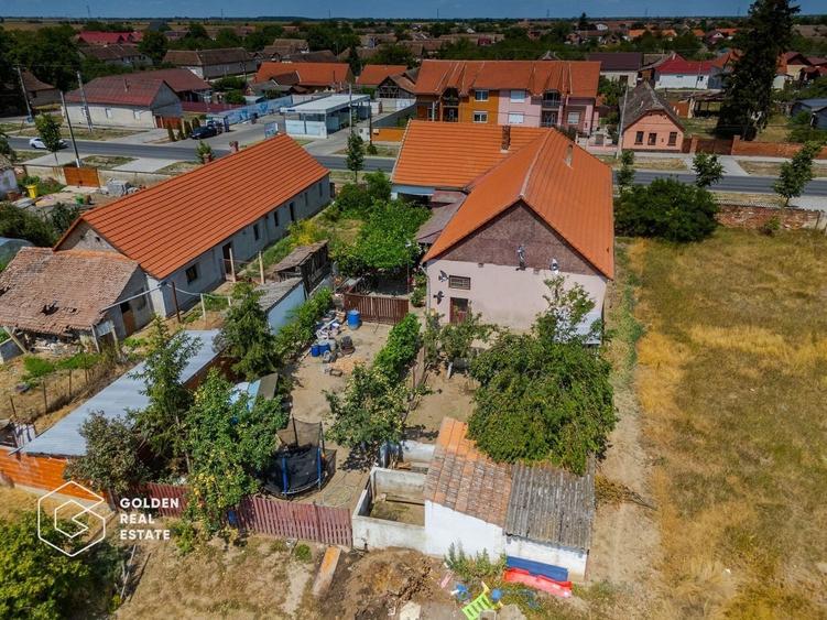 Casă individuală cu 3 camere cu Canalizare în Central